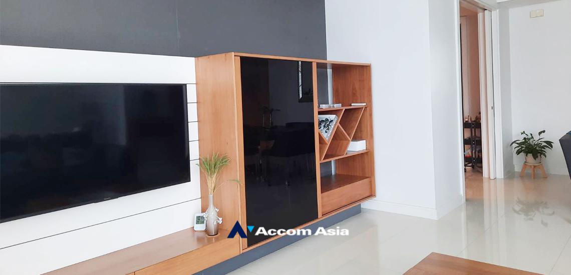  3 Bedrooms  Condominium For Sale in Ploenchit, Bangkok  near BTS Ploenchit (2311074)