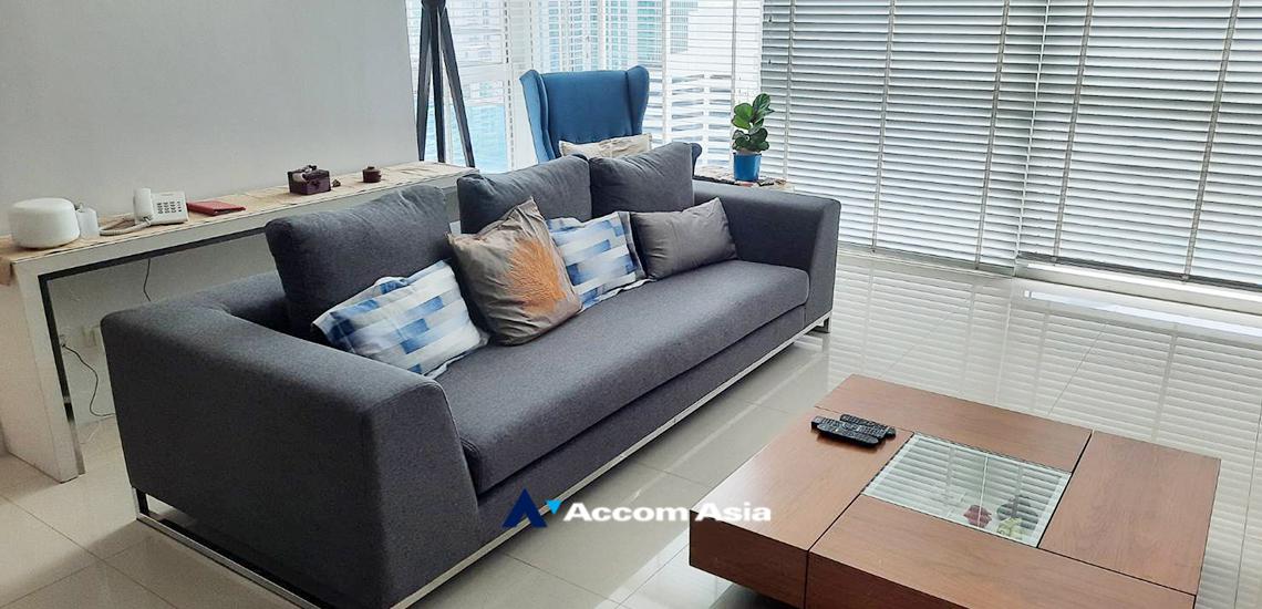  3 Bedrooms  Condominium For Sale in Ploenchit, Bangkok  near BTS Ploenchit (2311074)