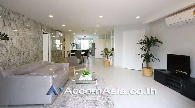  3 Bedrooms  Condominium For Rent in Sukhumvit, Bangkok  near BTS Phrom Phong (1511178)