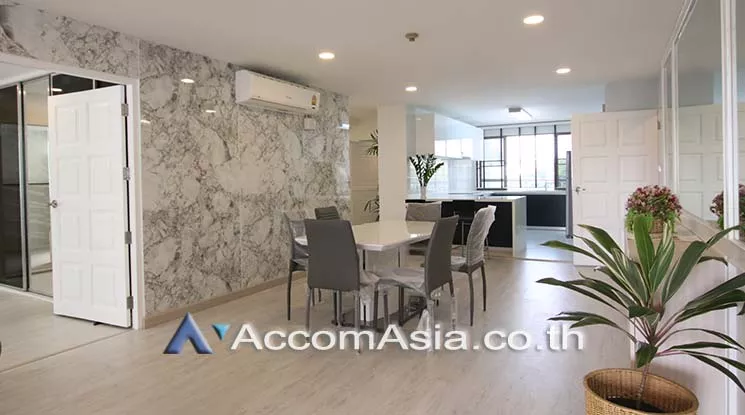  3 Bedrooms  Condominium For Rent in Sukhumvit, Bangkok  near BTS Phrom Phong (1511178)