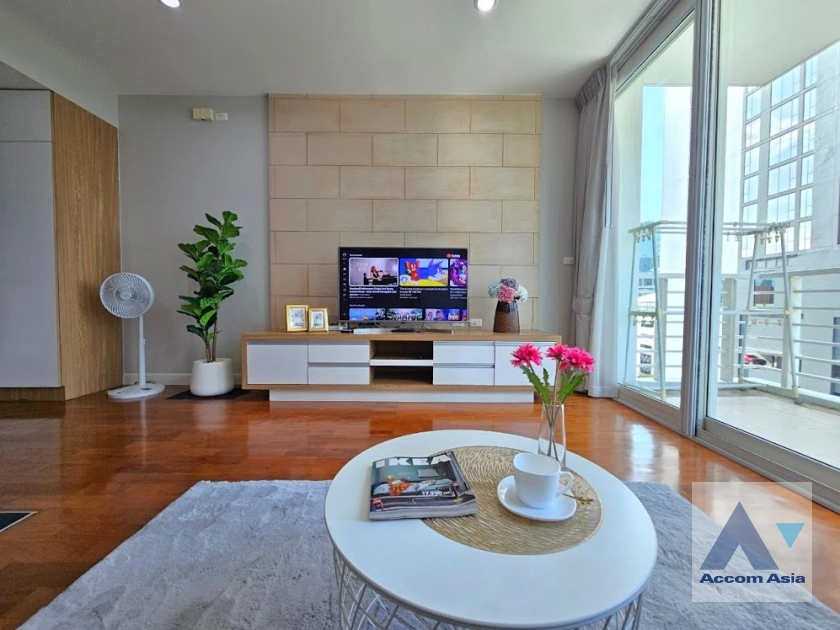  2 Bedrooms  Condominium For Rent in Sukhumvit, Bangkok  near BTS Phrom Phong (1511183)