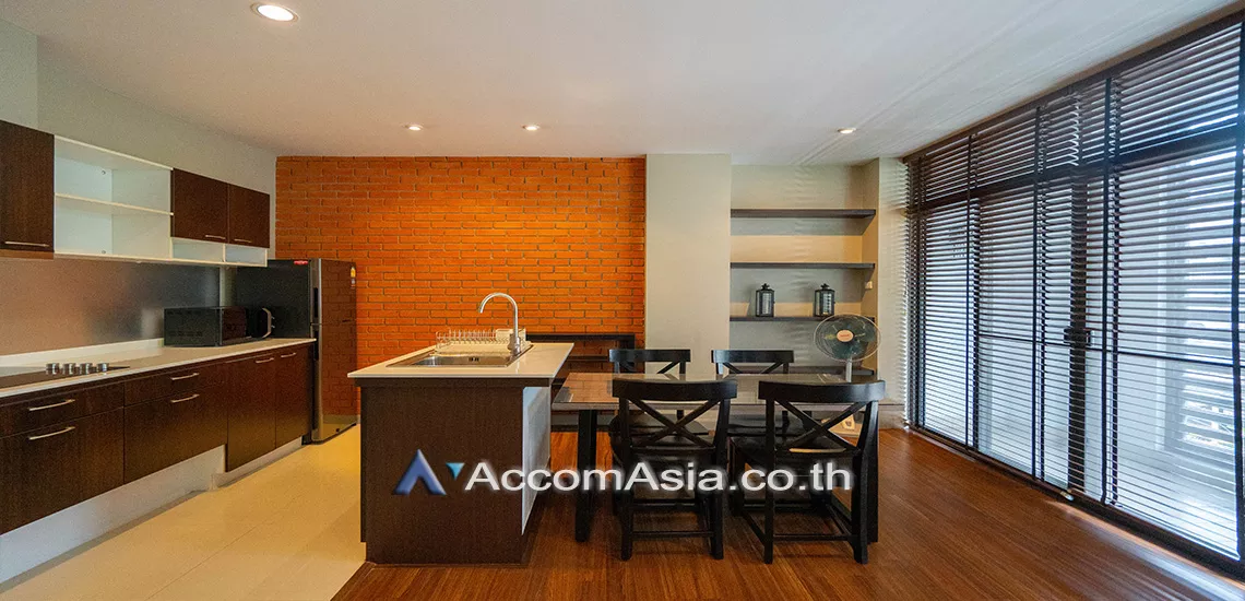  2 Bedrooms  Apartment For Rent in Sukhumvit, Bangkok  near BTS Phrom Phong (1411220)