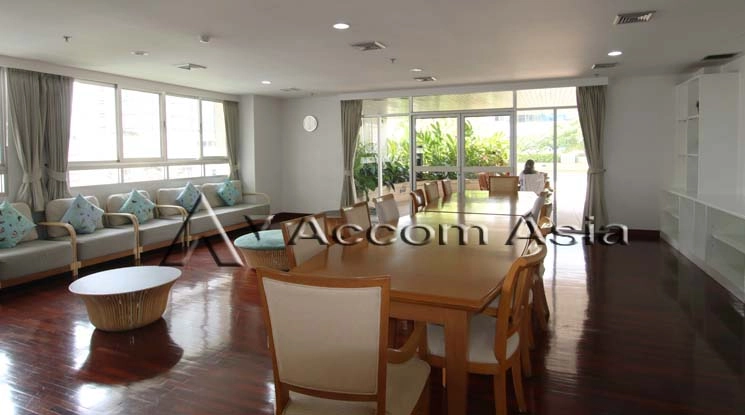 Pet friendly |  3 Bedrooms  Apartment For Rent in Sukhumvit, Bangkok  near BTS Phrom Phong (1411225)