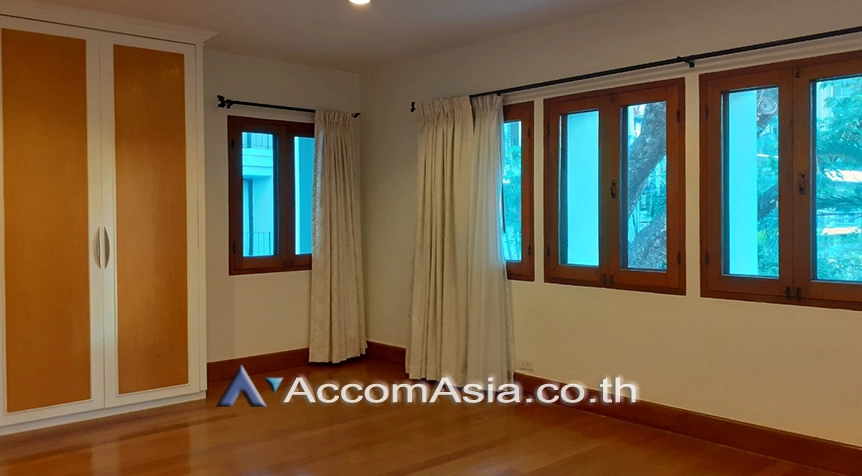  3 Bedrooms  House For Rent in Sukhumvit, Bangkok  near BTS Phrom Phong (1711231)