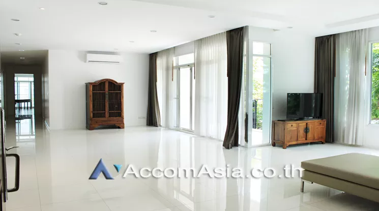  4 Bedrooms  Apartment For Rent in Sukhumvit, Bangkok  near BTS Asok - MRT Sukhumvit (10089)