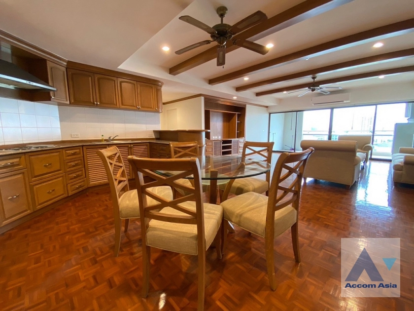  2 Bedrooms  Condominium For Rent in Sathorn, Bangkok  near MRT Lumphini (1511308)