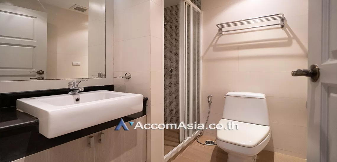  2 Bedrooms  Apartment For Rent in Sukhumvit, Bangkok  near BTS Phrom Phong (1411556)