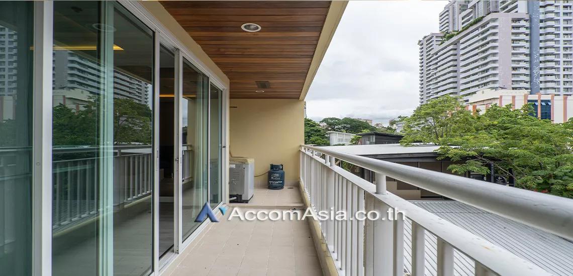  2 Bedrooms  Apartment For Rent in Sukhumvit, Bangkok  near BTS Phrom Phong (1411556)