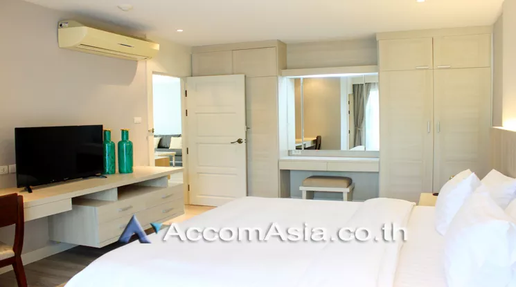  3 Bedrooms  Apartment For Rent in Sukhumvit, Bangkok  near BTS Phrom Phong (1411557)