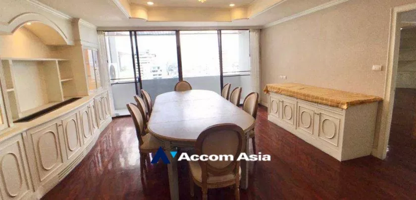 Pet friendly |  3 Bedrooms  Condominium For Rent in Sukhumvit, Bangkok  near BTS Ekkamai (1511652)