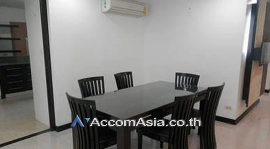  3 Bedrooms  Condominium For Rent in Sukhumvit, Bangkok  near BTS Ekkamai (1511775)