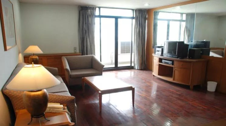  2 Bedrooms  Condominium For Rent in Sukhumvit, Bangkok  near BTS Thong Lo (1511807)