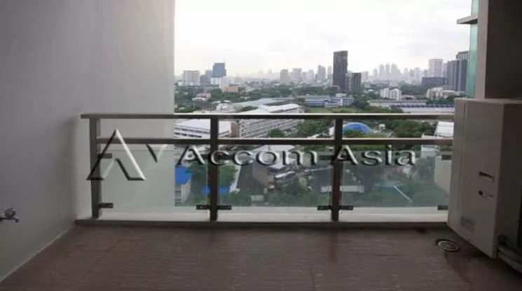  3 Bedrooms  Condominium For Rent in Sukhumvit, Bangkok  near BTS Ekkamai (1511916)