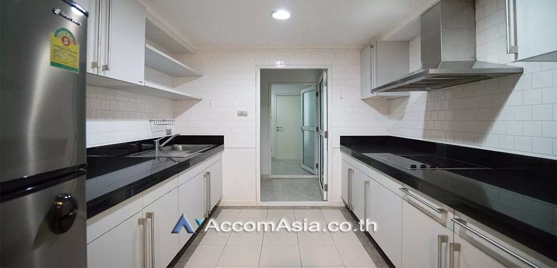  3 Bedrooms  Condominium For Rent in Ploenchit, Bangkok  near BTS Ploenchit (1511926)