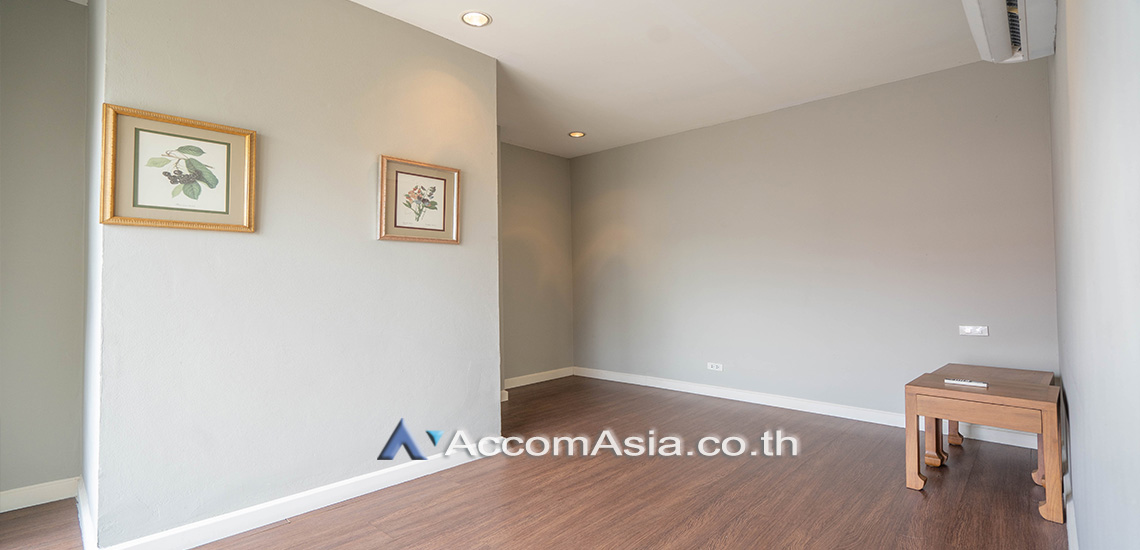 Pet friendly |  2 Bedrooms  House For Rent in Sukhumvit, Bangkok  near BTS Thong Lo (2612020)