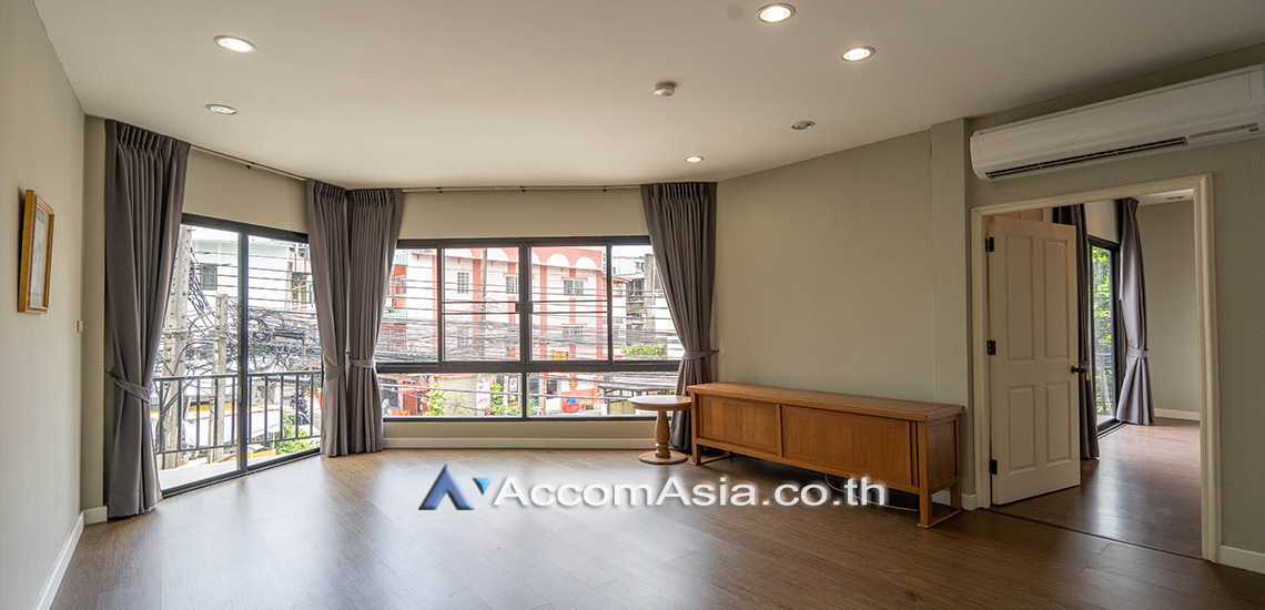 Pet friendly |  2 Bedrooms  House For Rent in Sukhumvit, Bangkok  near BTS Thong Lo (2612020)