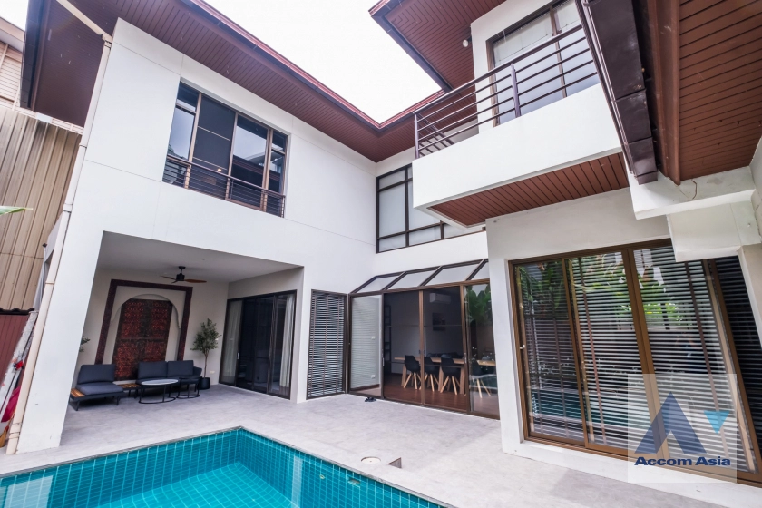 Private Swimming Pool, Pet friendly |  5 Bedrooms  House For Rent in Sukhumvit, Bangkok  near BTS Phrom Phong (1912033)