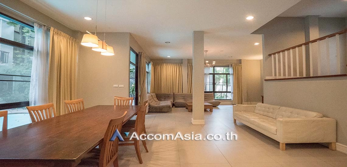 Pet friendly |  4 Bedrooms  House For Rent in Sukhumvit, Bangkok  near BTS Thong Lo (1512096)