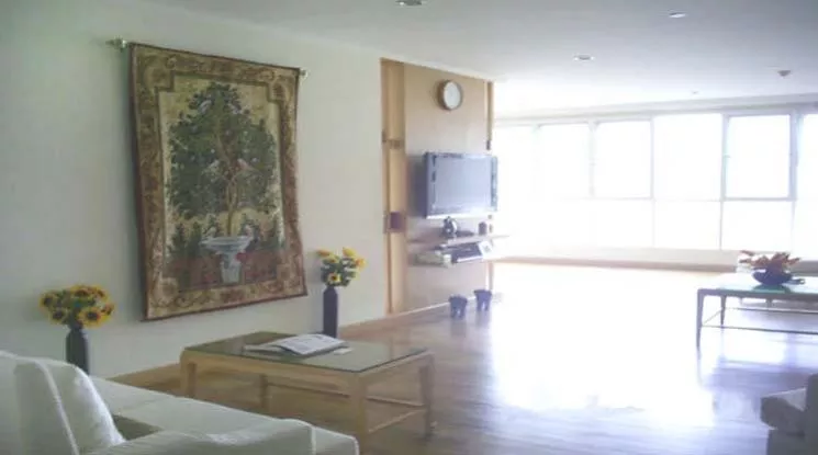 Pet friendly |  3 Bedrooms  Apartment For Rent in Sukhumvit, Bangkok  near BTS Phrom Phong (1412098)