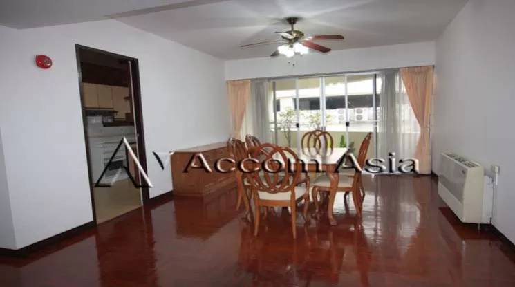  3 Bedrooms  Apartment For Rent in Sukhumvit, Bangkok  near BTS Phrom Phong (1412101)