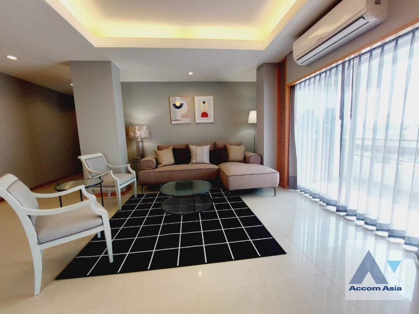 Pet friendly |  3 Bedrooms  Apartment For Rent in Sathorn, Bangkok  near MRT Lumphini (1412113)