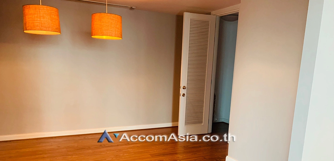  4 Bedrooms  Condominium For Rent in Ploenchit, Bangkok  near BTS Ploenchit (1512201)