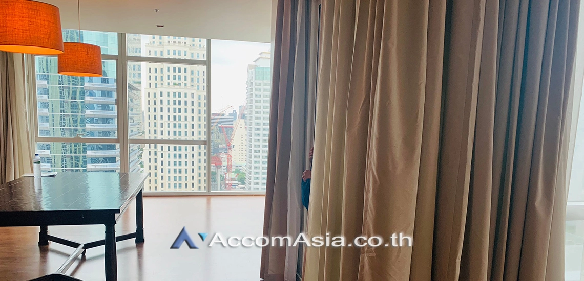  4 Bedrooms  Condominium For Rent in Ploenchit, Bangkok  near BTS Ploenchit (1512201)