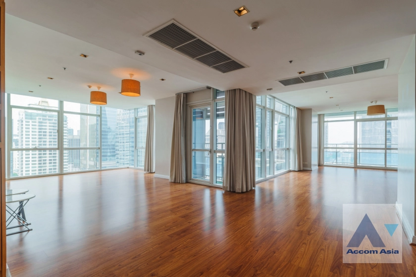  4 Bedrooms  Condominium For Rent in Ploenchit, Bangkok  near BTS Ploenchit (1512201)