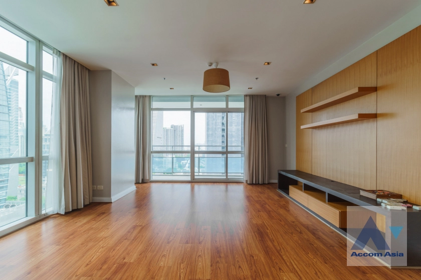  4 Bedrooms  Condominium For Rent in Ploenchit, Bangkok  near BTS Ploenchit (1512201)