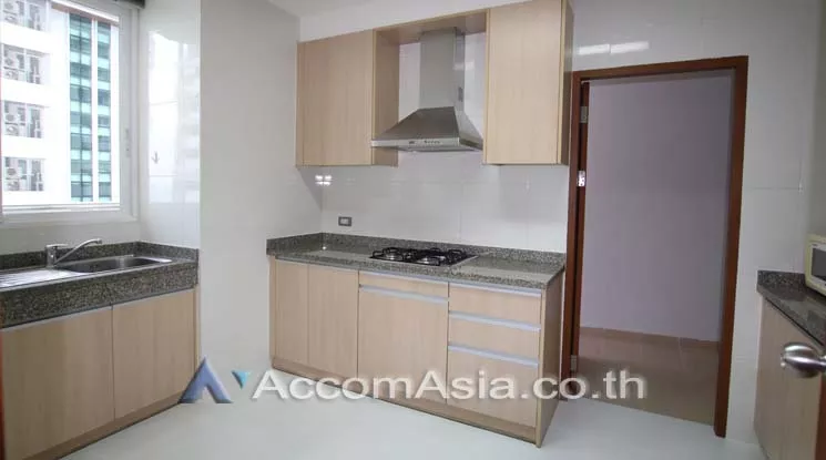  2 Bedrooms  Apartment For Rent in Sukhumvit, Bangkok  near BTS Phrom Phong (1412243)