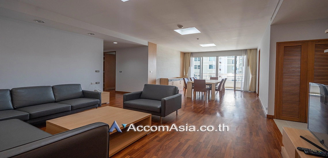  3 Bedrooms  Apartment For Rent in Sukhumvit, Bangkok  near BTS Phrom Phong (1412244)