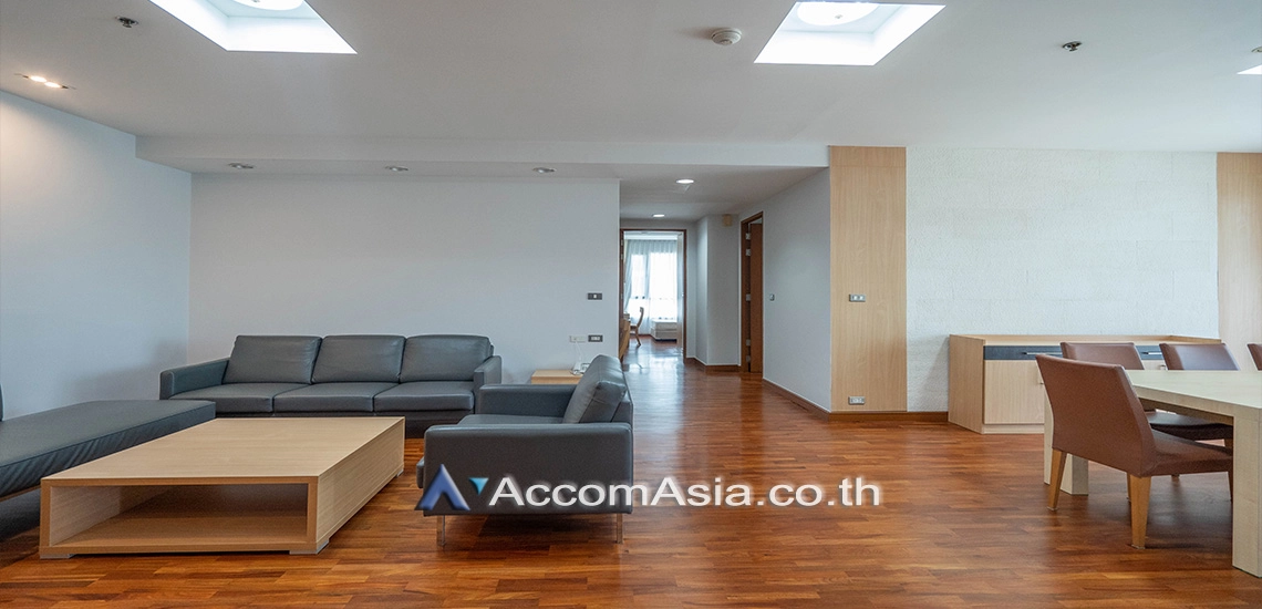  3 Bedrooms  Apartment For Rent in Sukhumvit, Bangkok  near BTS Phrom Phong (1412244)