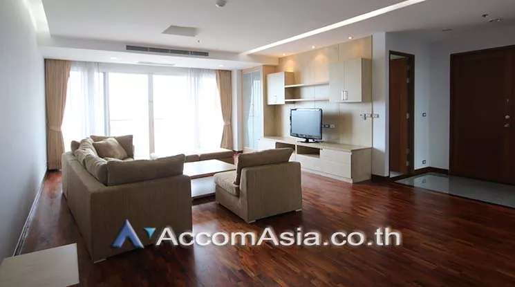  4 Bedrooms  Apartment For Rent in Sukhumvit, Bangkok  near BTS Phrom Phong (1412245)