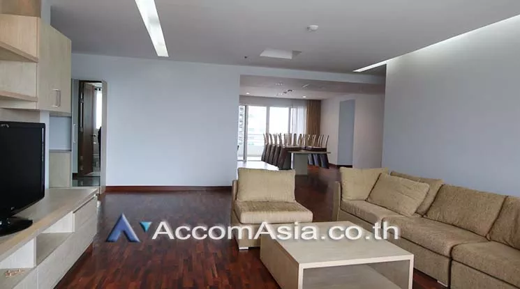  4 Bedrooms  Apartment For Rent in Sukhumvit, Bangkok  near BTS Phrom Phong (1412245)