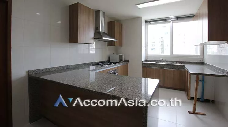  4 Bedrooms  Apartment For Rent in Sukhumvit, Bangkok  near BTS Phrom Phong (1412245)