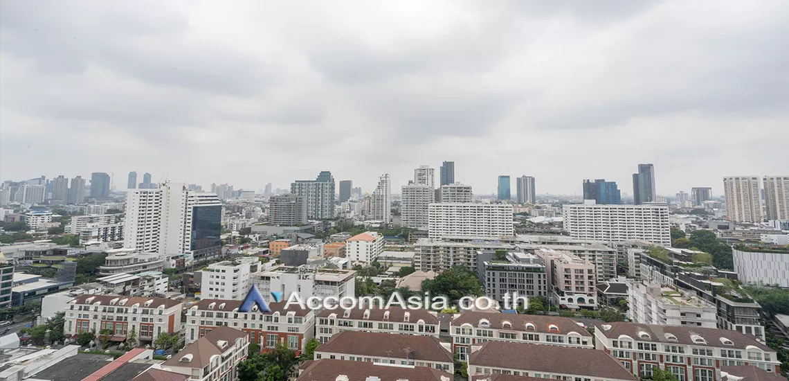 Pet friendly |  3 Bedrooms  Condominium For Rent in Sukhumvit, Bangkok  near BTS Thong Lo (20518)