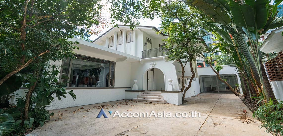  3 Bedrooms  House For Rent in Ploenchit, Bangkok  near BTS Chitlom (1712341)