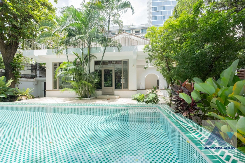 Private Swimming Pool |  3 Bedrooms  House For Rent in Ploenchit, Bangkok  near BTS Chitlom (1712341)