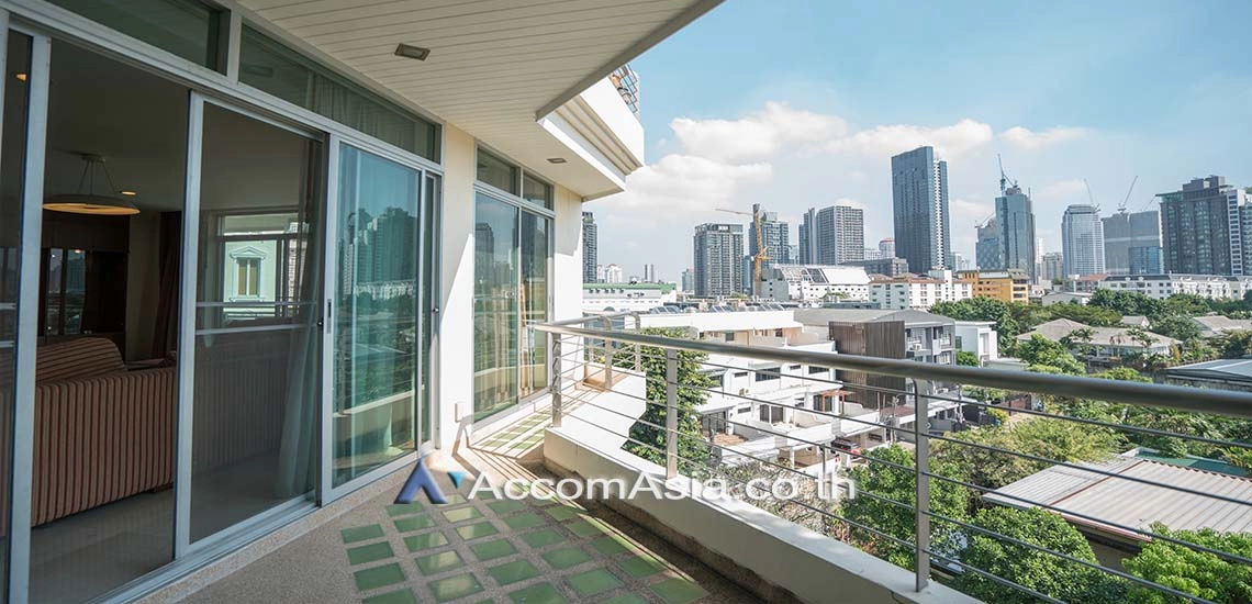  3 Bedrooms  Apartment For Rent in Sukhumvit, Bangkok  near BTS Phrom Phong (1412366)