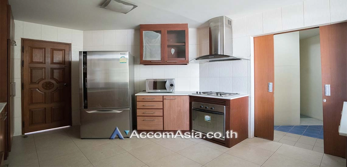  3 Bedrooms  Apartment For Rent in Sukhumvit, Bangkok  near BTS Phrom Phong (1412366)