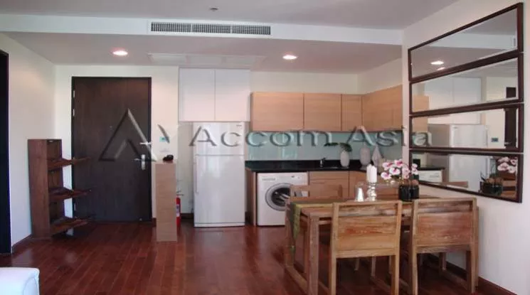  2 Bedrooms  Condominium For Rent in Ploenchit, Bangkok  near BTS Chitlom (1512431)