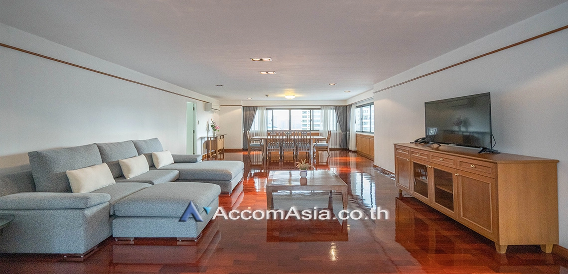 Pet friendly |  3 Bedrooms  Apartment For Rent in Sukhumvit, Bangkok  near BTS Nana (20527)