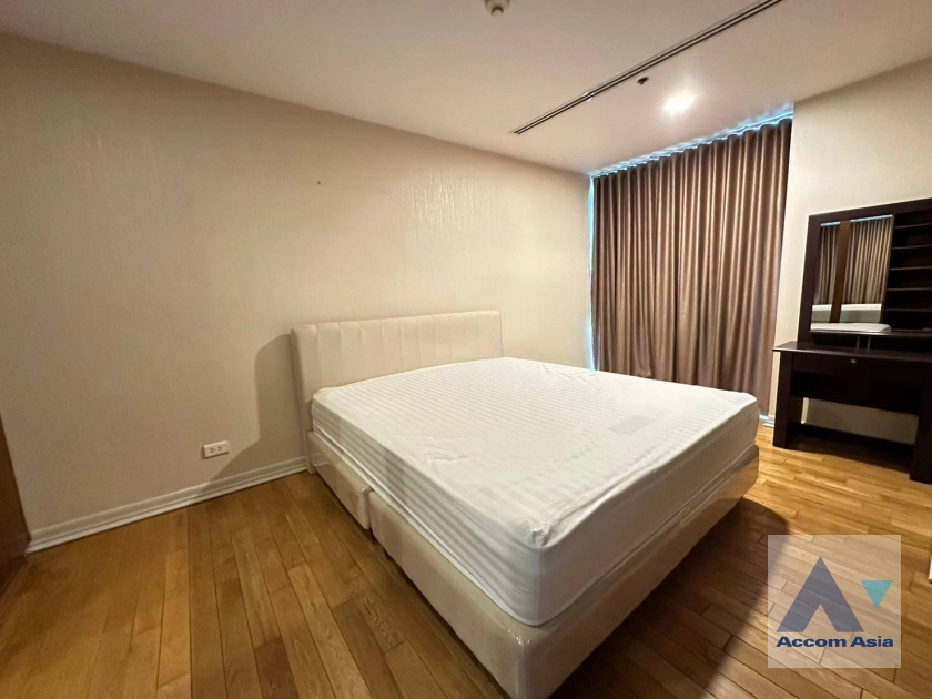 11  2 br Condominium For Rent in Silom ,Bangkok BTS Sala Daeng - MRT Silom at The Legend Saladaeng 1512622