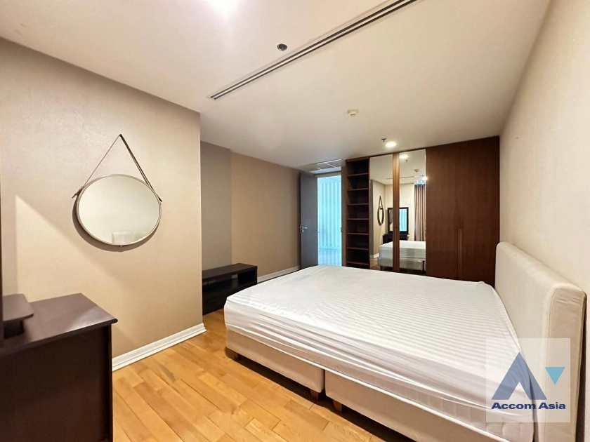 14  2 br Condominium For Rent in Silom ,Bangkok BTS Sala Daeng - MRT Silom at The Legend Saladaeng 1512622