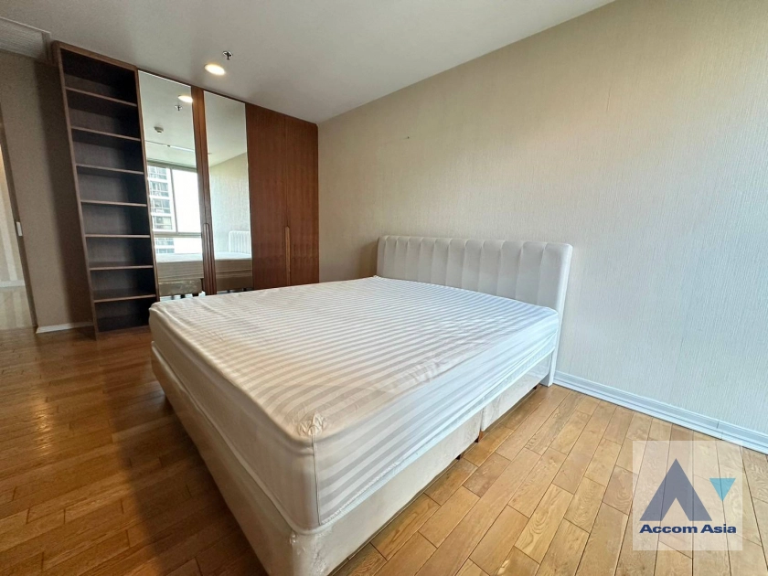 13  2 br Condominium For Rent in Silom ,Bangkok BTS Sala Daeng - MRT Silom at The Legend Saladaeng 1512622