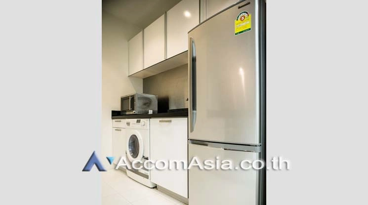  2 Bedrooms  Condominium For Rent in Ploenchit, Bangkok  near BTS Ratchadamri (1512624)