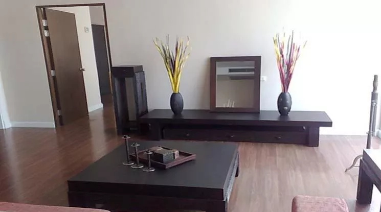  1 Bedroom  Condominium For Rent in Sukhumvit, Bangkok  near BTS Nana (1512662)