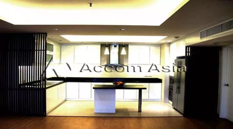  2 Bedrooms  Condominium For Rent in Sukhumvit, Bangkok  near BTS Phrom Phong (1512711)