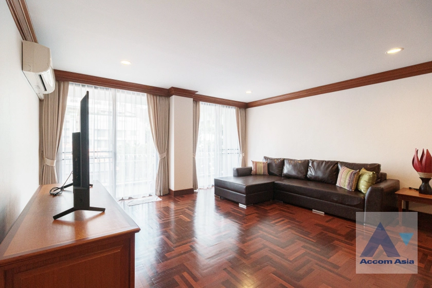  3 Bedrooms  Apartment For Rent in Sukhumvit, Bangkok  near BTS Phrom Phong (1412744)