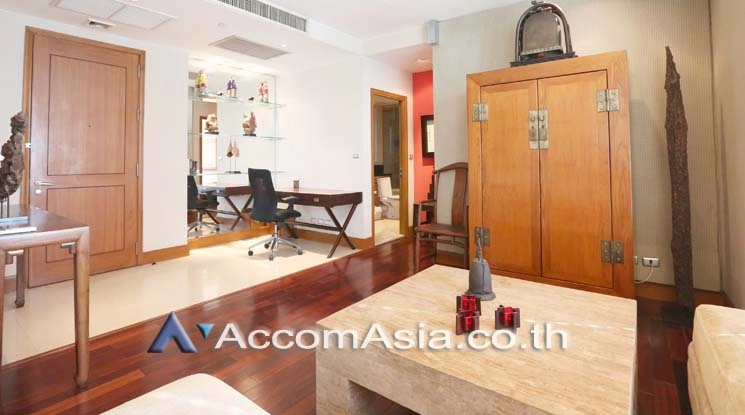  2 Bedrooms  Condominium For Rent in Sathorn, Bangkok  near BTS Chong Nonsi (1512776)